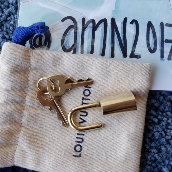 Louis Vuitton Lock & 2 Keys w/ Dustbag -LV Padlock - Picture 2 of 6